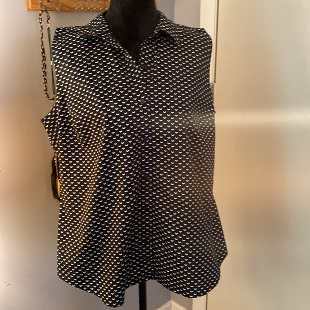 Extra large apt9 Black and cream colored pattern, button-down blouse